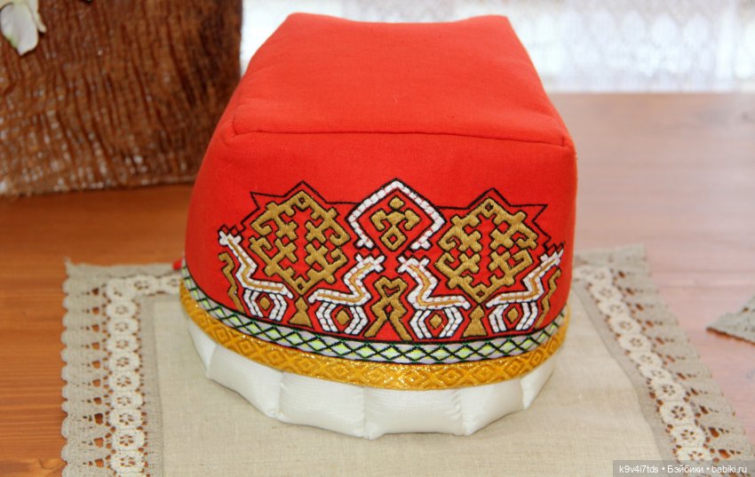 Платье красно, за реку видно