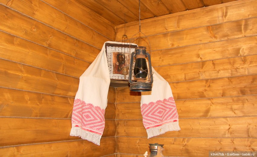 Платье красно, за реку видно