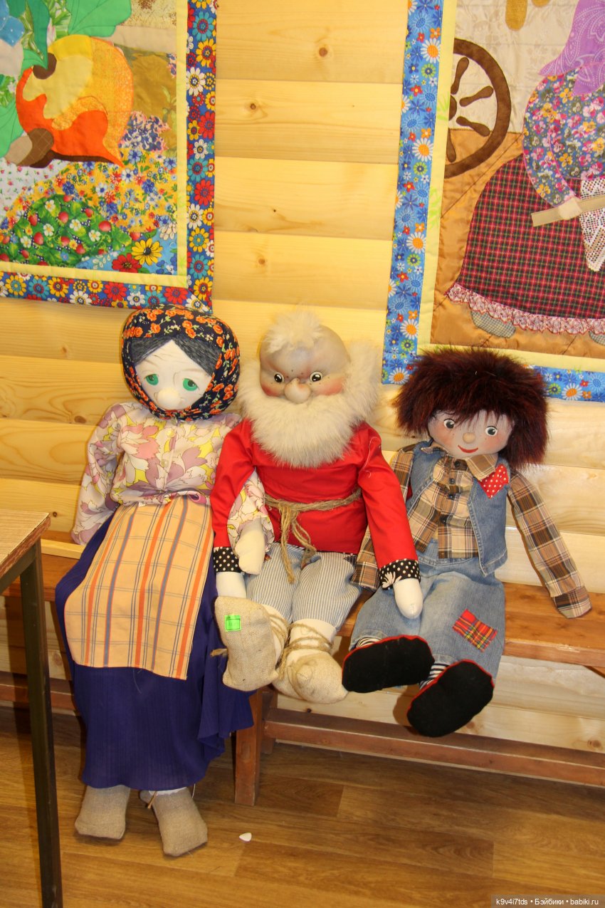 Платье красно, за реку видно