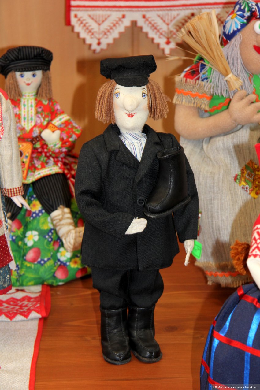 Платье красно, за реку видно