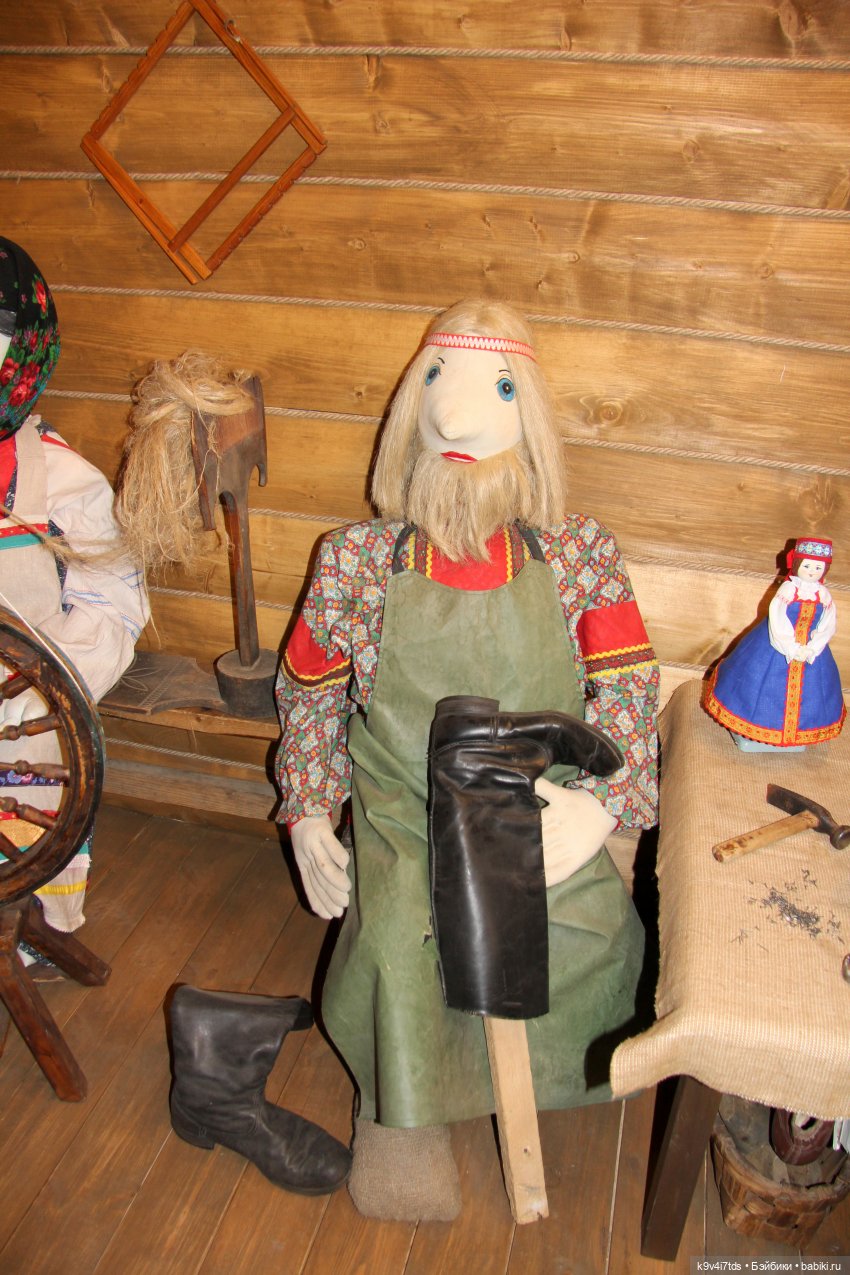 Платье красно, за реку видно