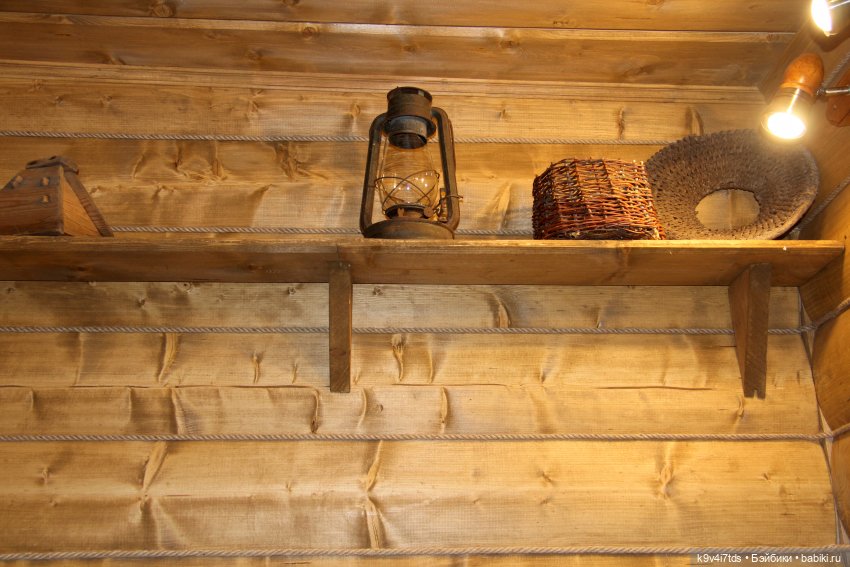 Платье красно, за реку видно