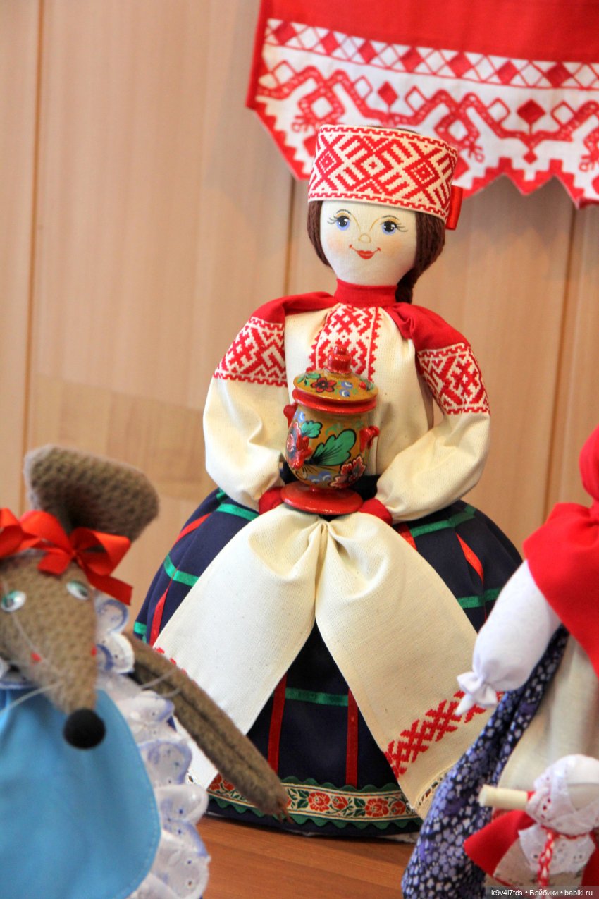 Платье красно, за реку видно