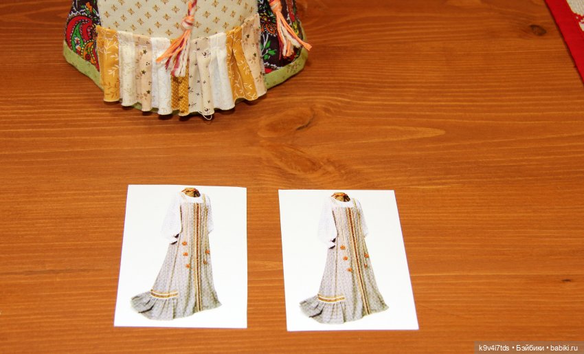 Платье красно, за реку видно