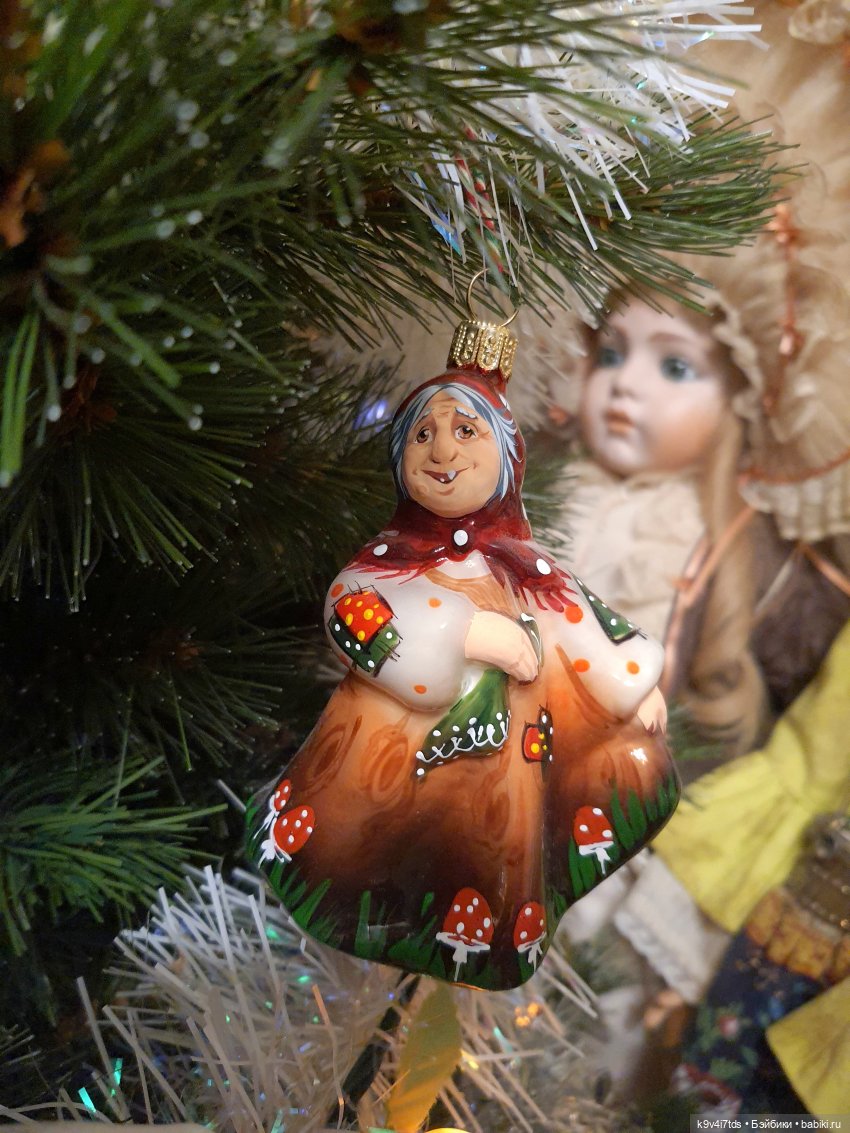 Алиса, её подружки и новогодние игрушки. Bru от Colleen Fillips