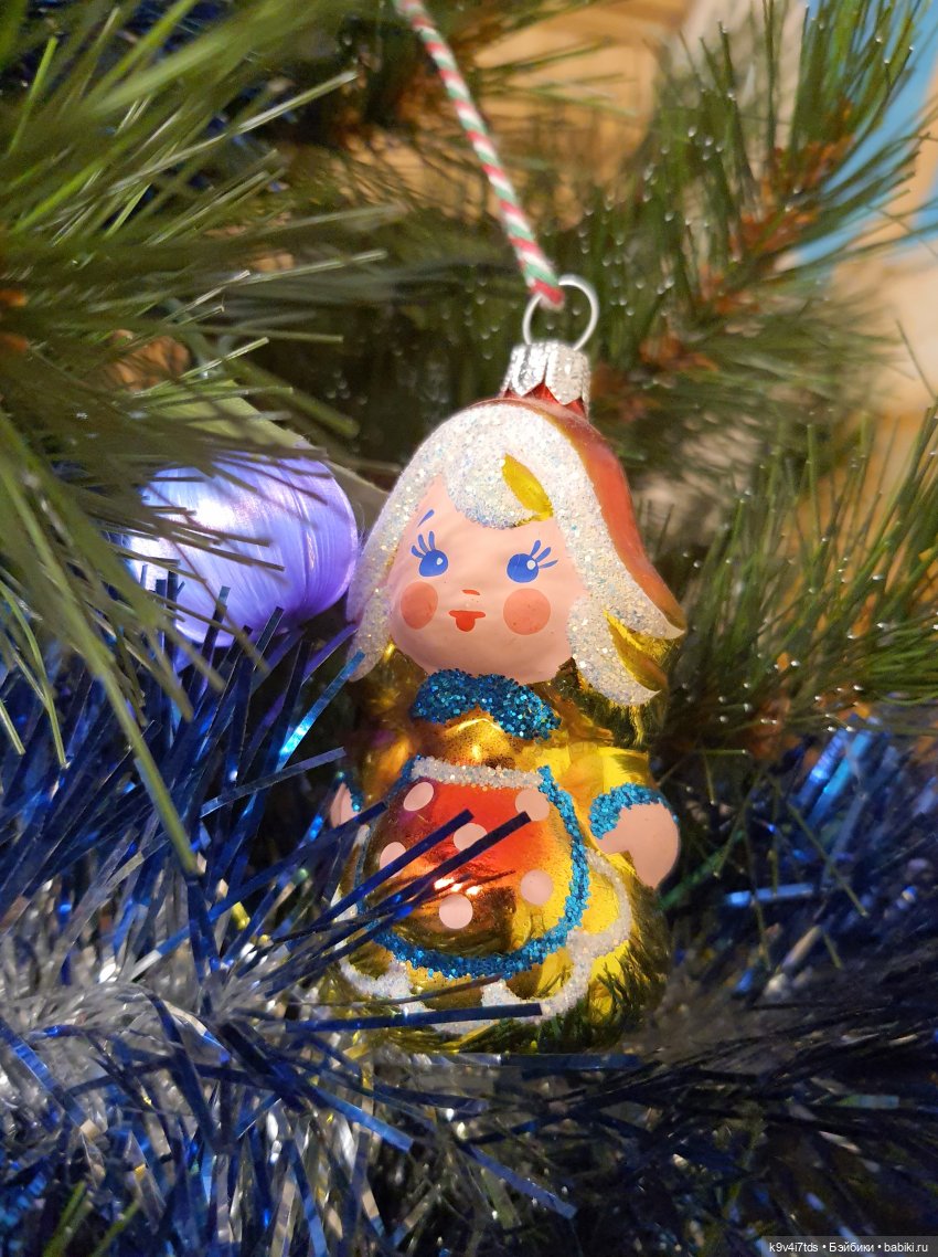 Алиса, её подружки и новогодние игрушки. Bru от Colleen Fillips