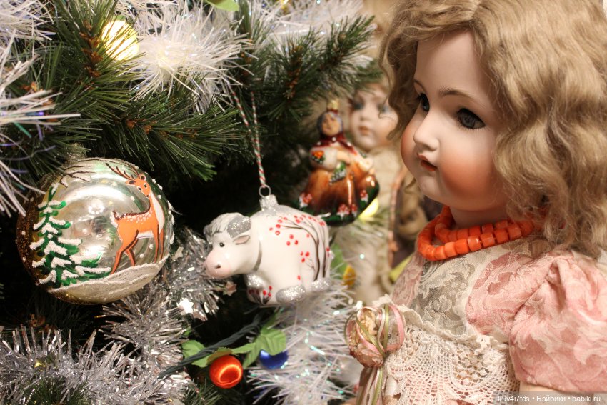 Алиса, её подружки и новогодние игрушки. Bru от Colleen Fillips