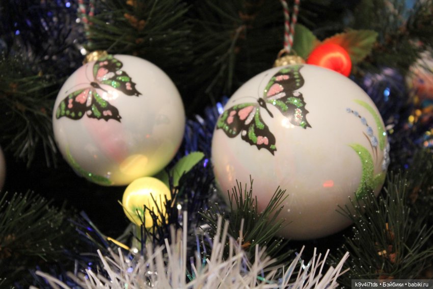 Алиса, её подружки и новогодние игрушки. Bru от Colleen Fillips