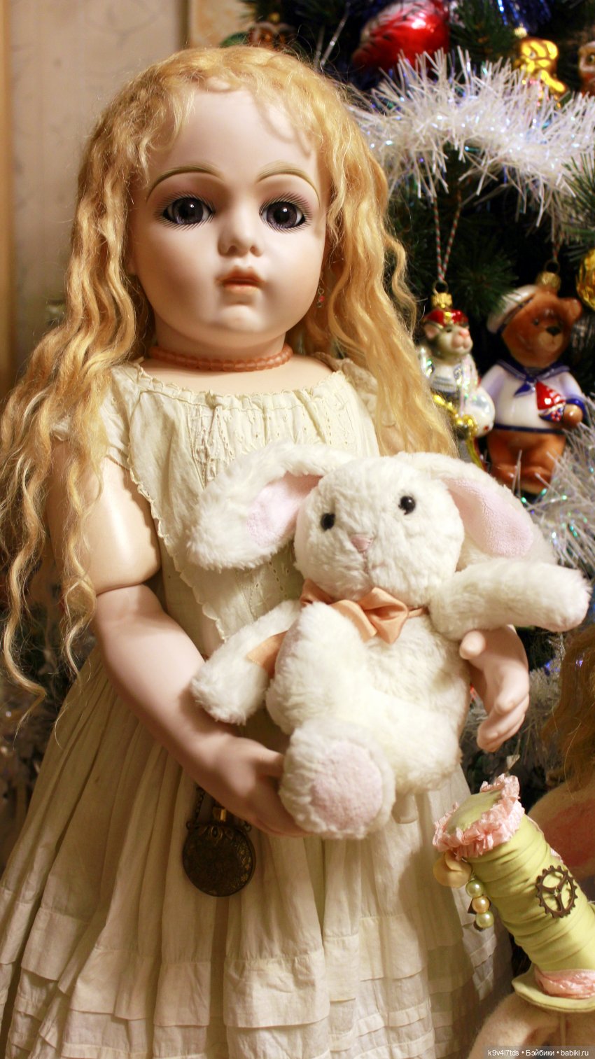 Алиса, её подружки и новогодние игрушки. Bru от Colleen Fillips