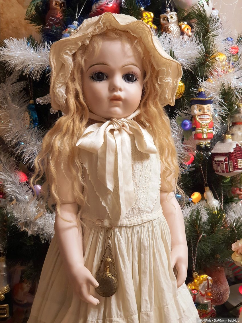 Алиса, её подружки и новогодние игрушки. Bru от Colleen Fillips