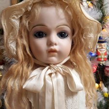 Алиса, её подружки и новогодние игрушки. Bru от Colleen Fillips