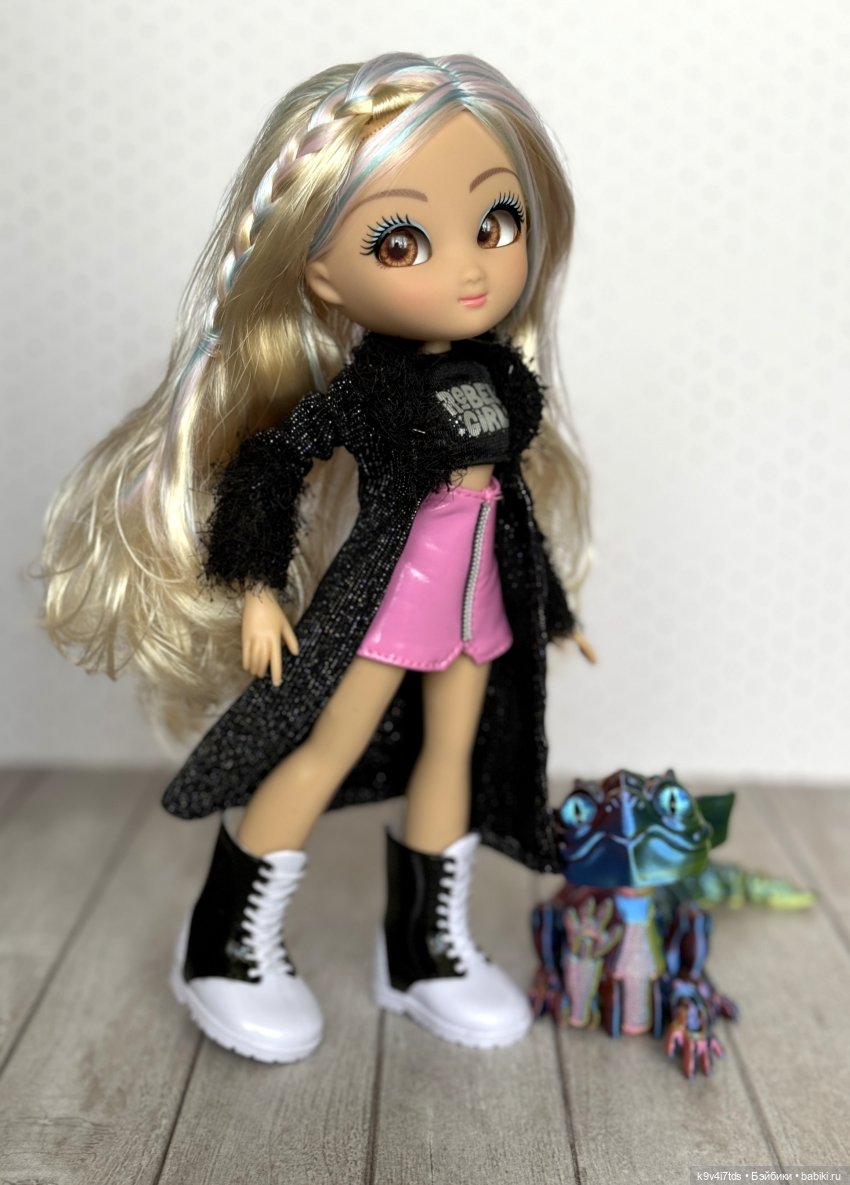 Ребекка, бренд "Unique Eyes"