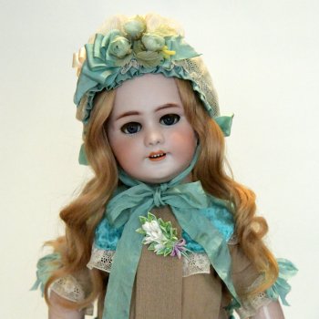 Весенняя девочка Элли