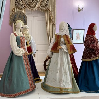 Выставка «Россия в узорах: новоторжские щеголихи», часть первая