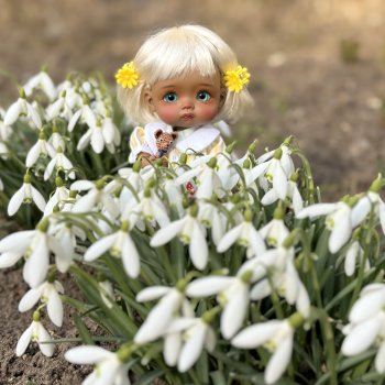 Агуша и подснежники