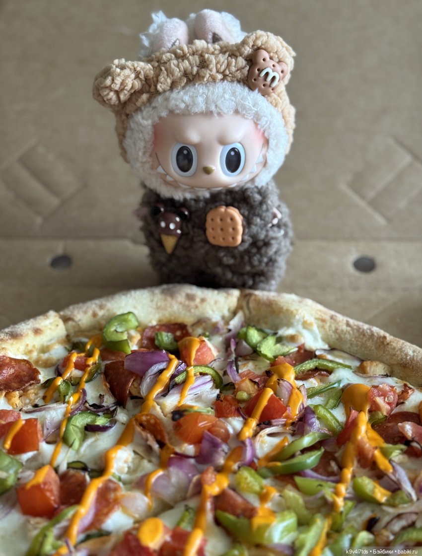 За пиццей — Игрушки Labubu (Лабубу) и The Monsters: Pop Mart (фото 6)