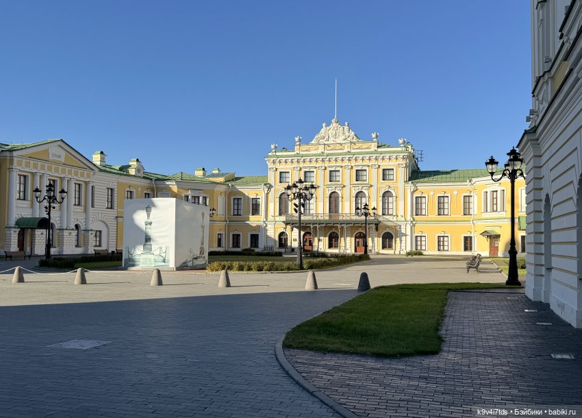 Из сентября в октябрь, Тверская прогулка