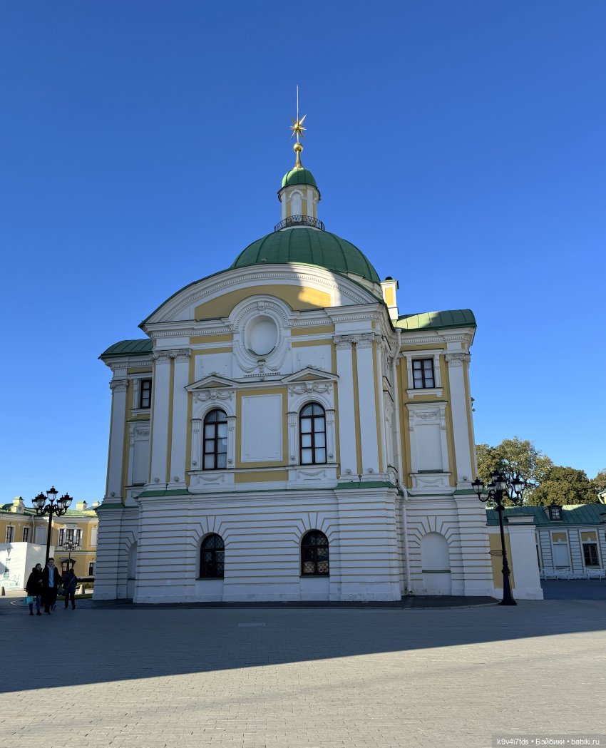 Из сентября в октябрь, Тверская прогулка