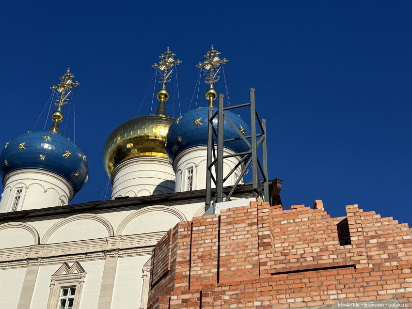 Из сентября в октябрь, Тверская прогулка