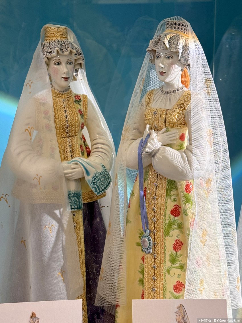 Выставка "Хрупкая красота", коллекция работ Натальи Лыжиной «Новоторжские щеголихи»