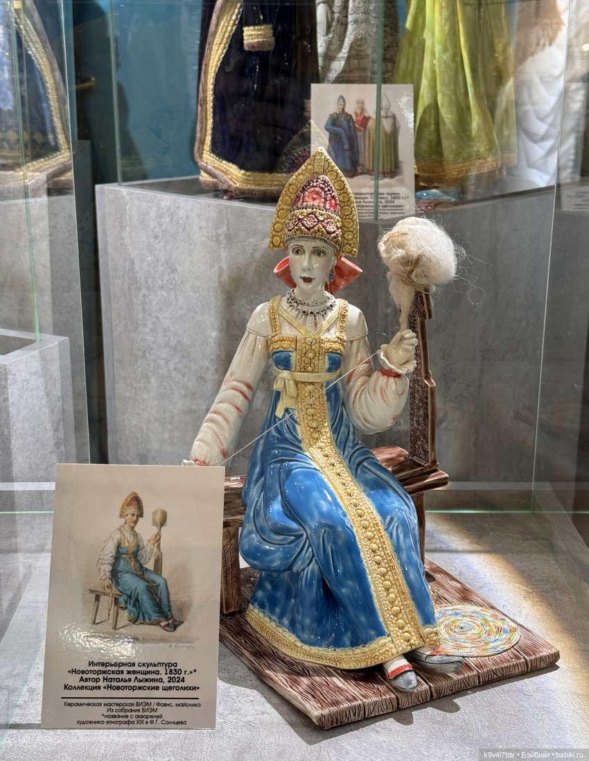Выставка "Хрупкая красота", коллекция работ Натальи Лыжиной «Новоторжские щеголихи»