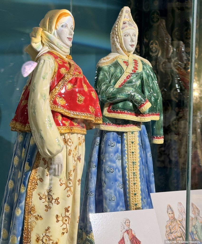 Выставка "Хрупкая красота", коллекция работ Натальи Лыжиной «Новоторжские щеголихи»