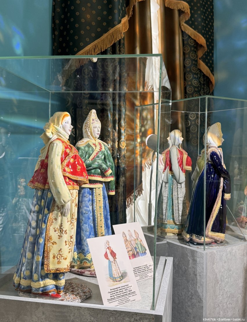 Выставка "Хрупкая красота", коллекция работ Натальи Лыжиной «Новоторжские щеголихи»