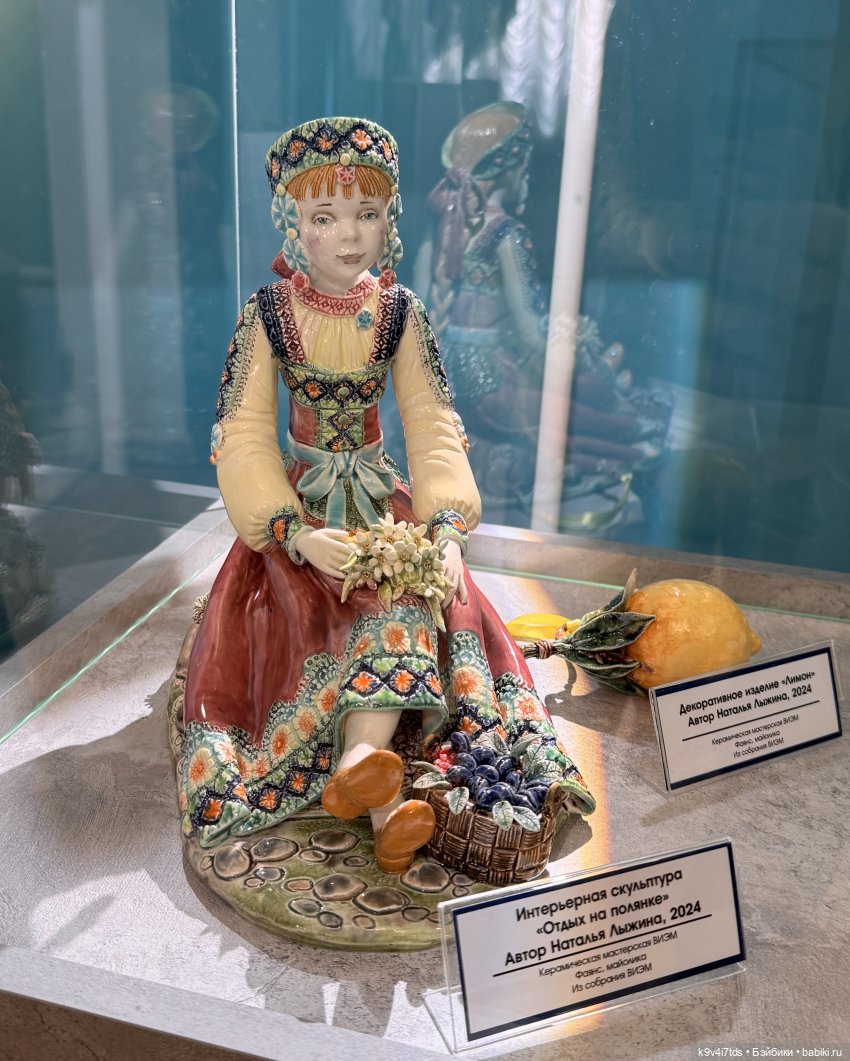 Выставка "Хрупкая красота", коллекция работ Натальи Лыжиной «Новоторжские щеголихи»