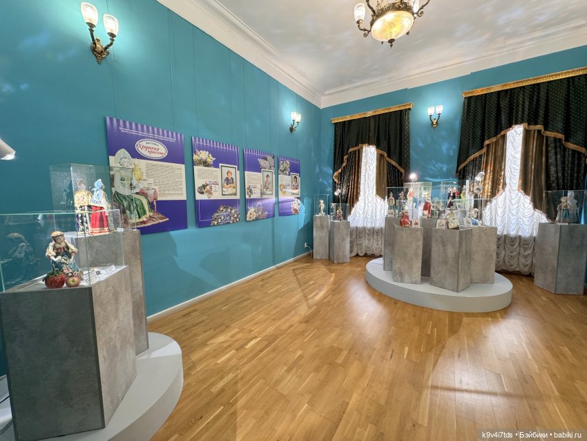 Выставка "Хрупкая красота", коллекция работ Натальи Лыжиной «Новоторжские щеголихи» (фото 2)