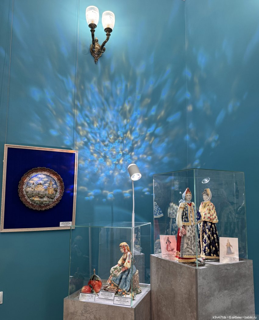 Выставка "Хрупкая красота", коллекция работ Натальи Лыжиной «Новоторжские щеголихи»