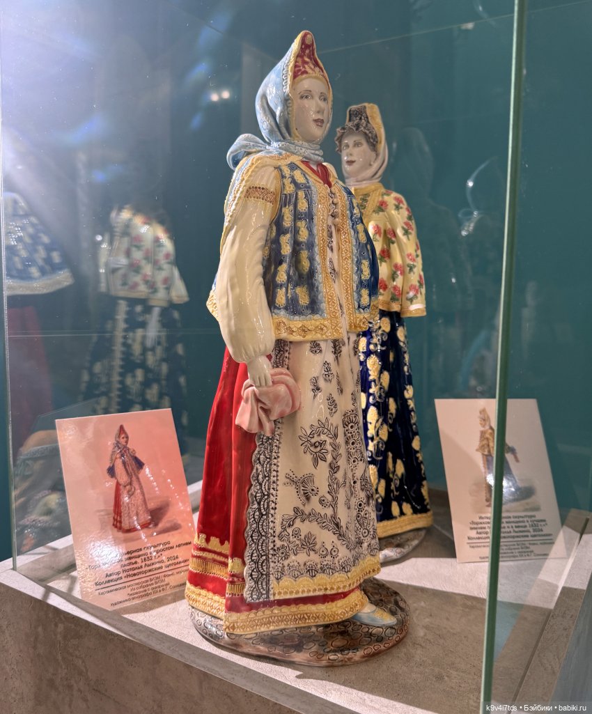 Выставка "Хрупкая красота", коллекция работ Натальи Лыжиной «Новоторжские щеголихи»