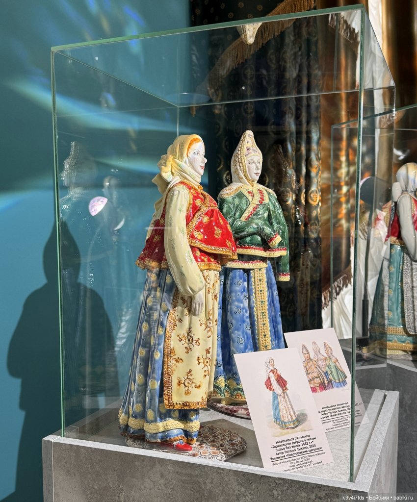 Выставка "Хрупкая красота", коллекция работ Натальи Лыжиной «Новоторжские щеголихи»