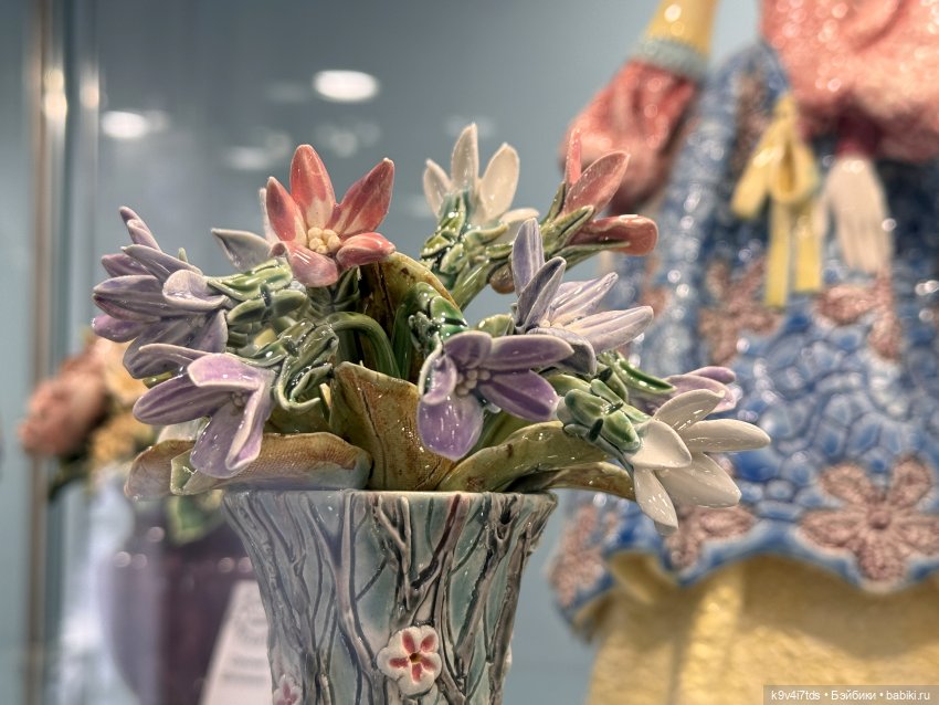 Выставка "Хрупкая красота", коллекция работ Натальи Лыжиной «Новоторжские щеголихи»