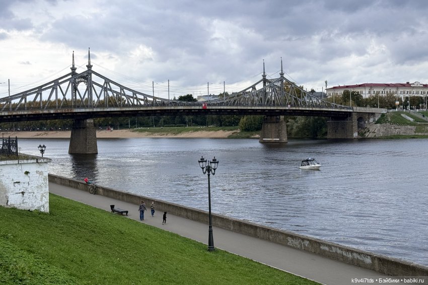 Прогулка Жу и Киры в ГорСаду (фото 7)