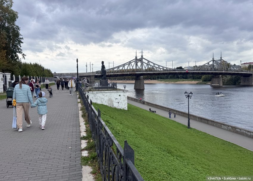 Прогулка Жу и Киры в ГорСаду (фото 6)
