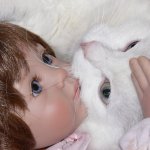 Интересно, кто кого больше любит...