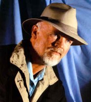 Улыбка ребенка понятна во всем мире. Художник Bob Byerley