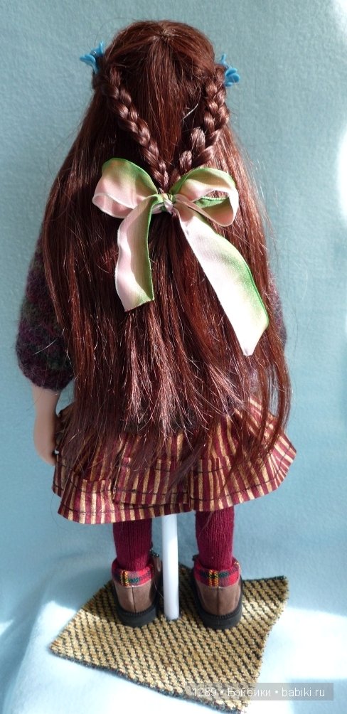 Среди других играющих детей она напоминает лягушонка... Кукла Sandi McAslan