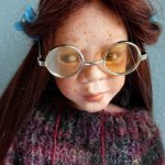 Среди других играющих детей она напоминает лягушонка... Кукла Sandi McAslan