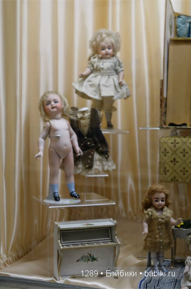 Работы Бранки Шарли (Branka Schärli) в Музее антикварных кукол в Париже