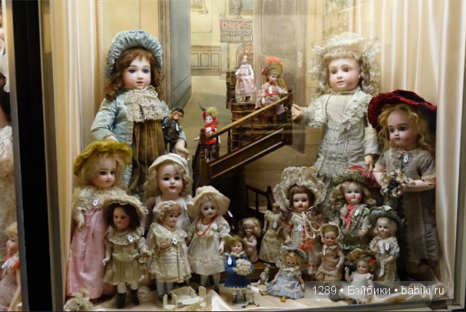 Работы Бранки Шарли (Branka Schärli) в Музее антикварных кукол в Париже