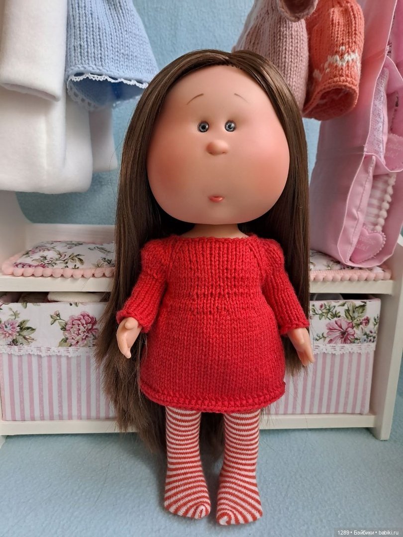 Вязаное платье для куклы Mia от Nines d’Onil
