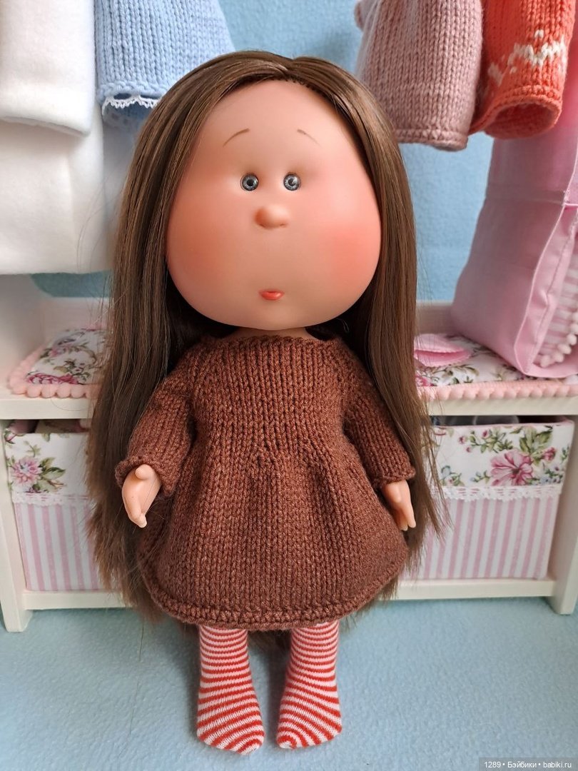 Вязаное платье для куклы Mia от Nines d’Onil (фото 9)