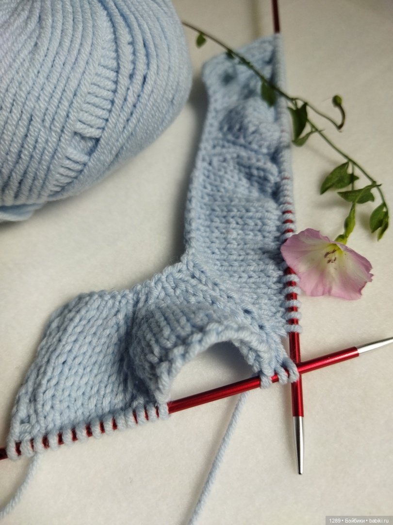 Вязаное платье для куклы Mia от Nines d’Onil