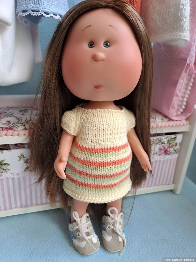 Вязаное платье для куклы Mia от Nines d’Onil (фото 6)