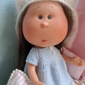 Вязаное платье для куклы Mia от Nines d’Onil