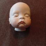 Головка-реплика спящего малыша