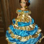 А я - красавица вне конкурса! Бальное платье для куклы своими руками