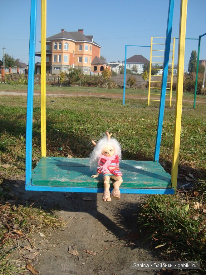 Погожий осенний денечек. Лялькина прогулка