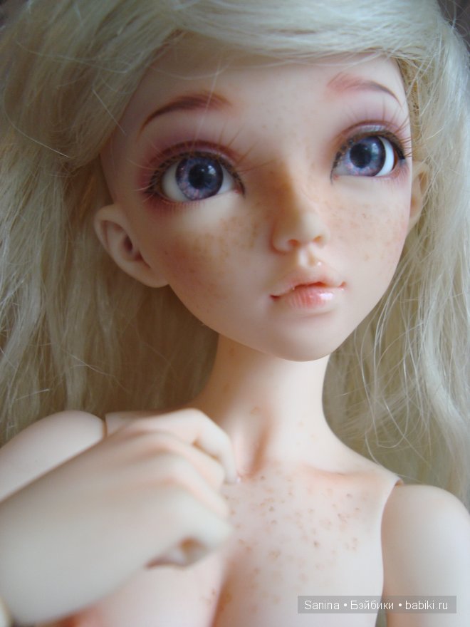 У меня новенькая! Мейк-ап, блаш, маникюр